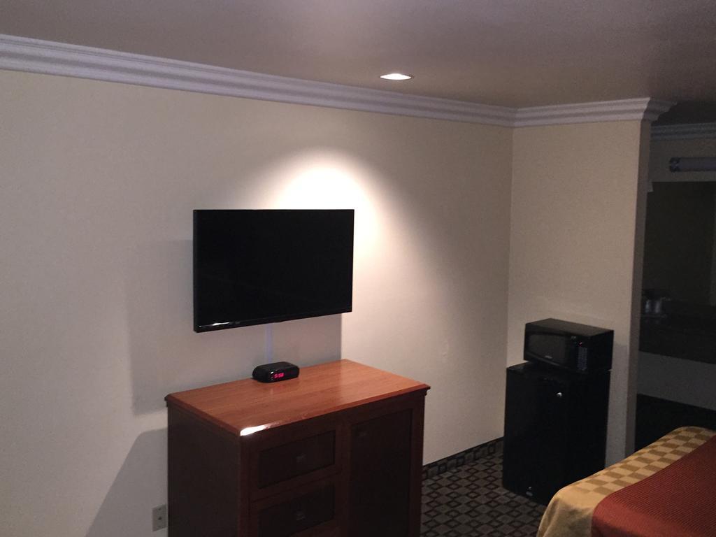 Ontario Inn & Suites มอนต์แคลร์ ห้อง รูปภาพ