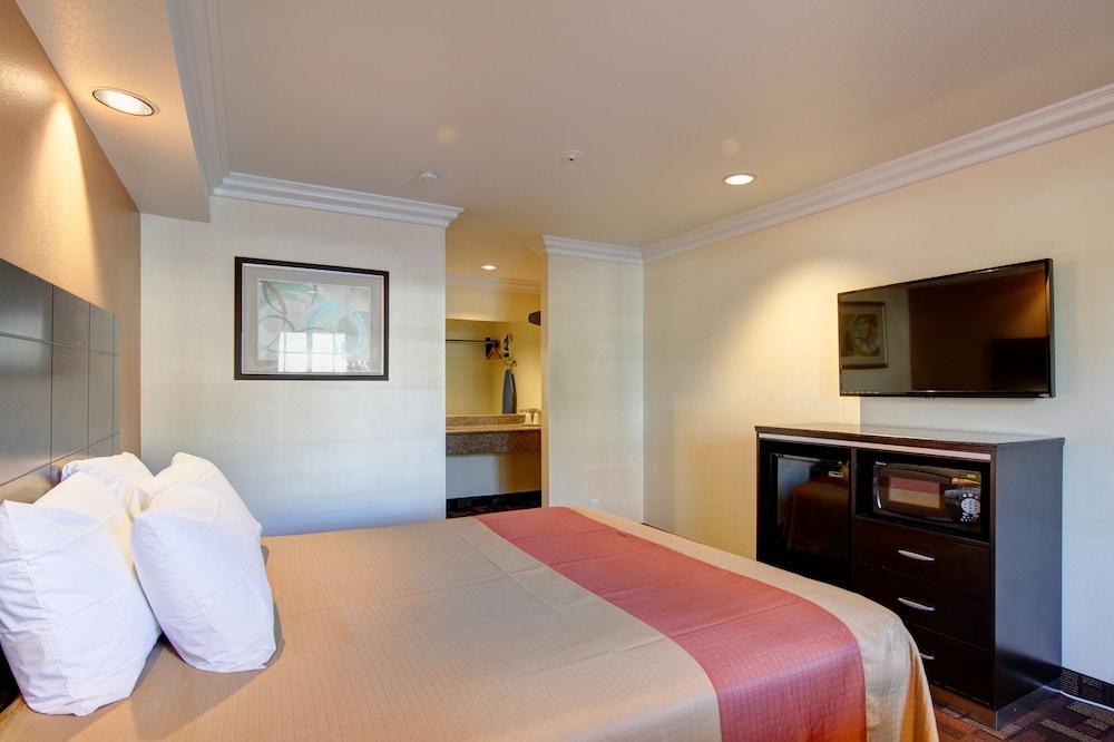 Ontario Inn & Suites มอนต์แคลร์ ภายนอก รูปภาพ