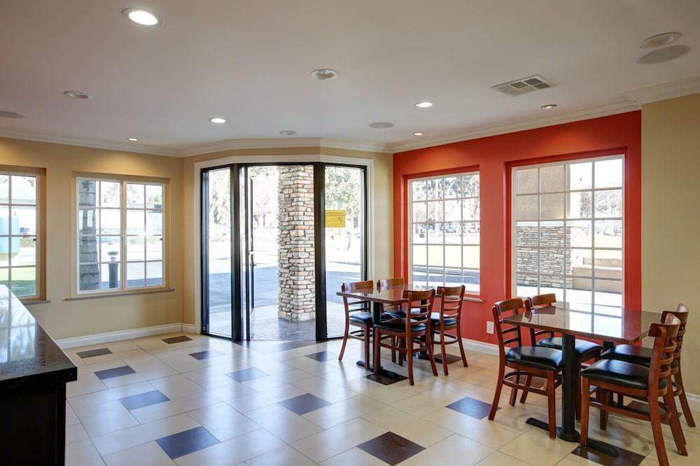 Ontario Inn & Suites มอนต์แคลร์ ภายนอก รูปภาพ
